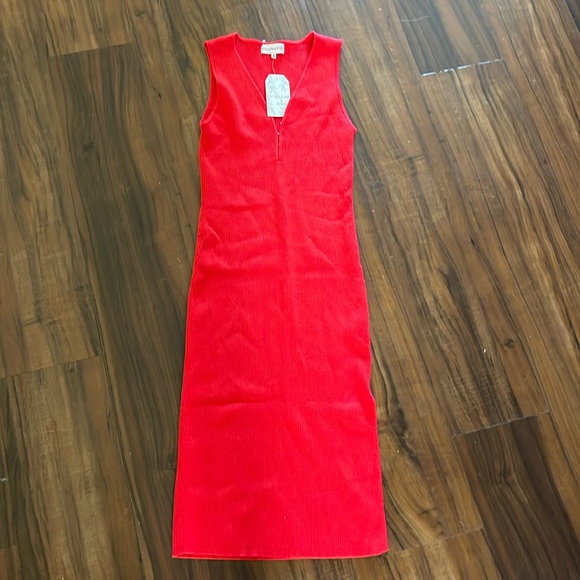 New Willow and wind red vneck bodycon dress. - Picture 4 of 12